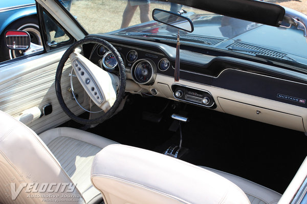 1968 Ford Mustang convertible Interior