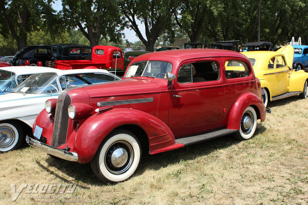 1935 Pontiac 2d sedan