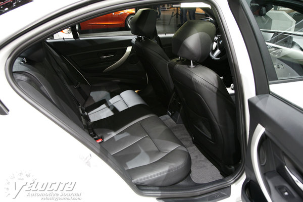 2013 BMW 3-Series 320i sedan Interior