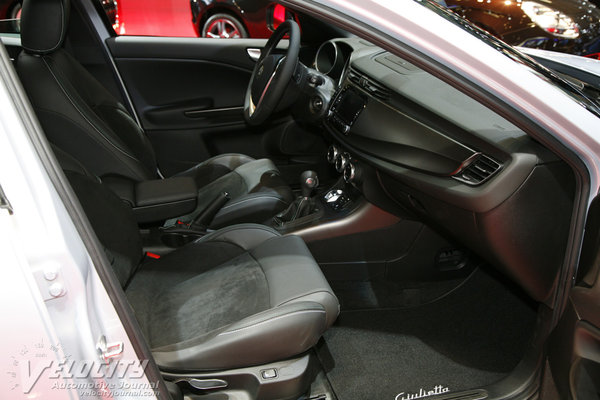 2014 Alfa Romeo Giulietta Interior