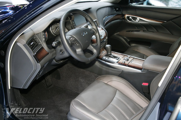 2015 Infiniti Q70 Interior