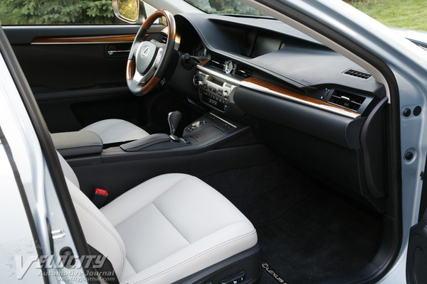 2014 Lexus ES 300h Interior