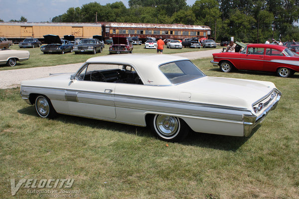 1962 Oldsmobile Starfire 2d hardtop