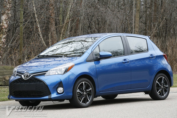 2015 Toyota Yaris SE 5d Liftback