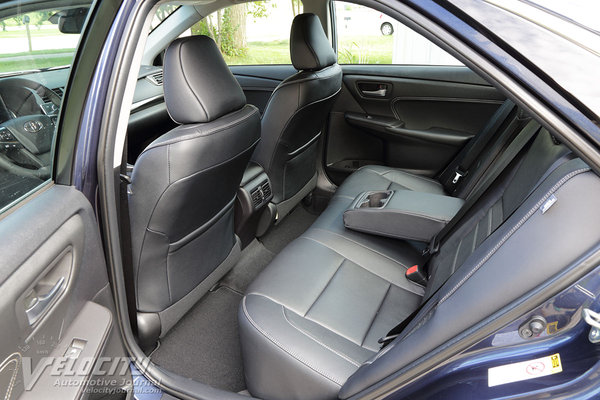 2016 Toyota Camry XLE Hybrid Interior