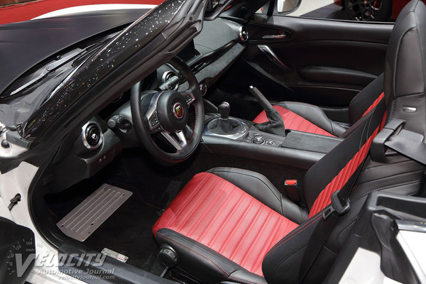 2017 Fiat 124 Spider Interior