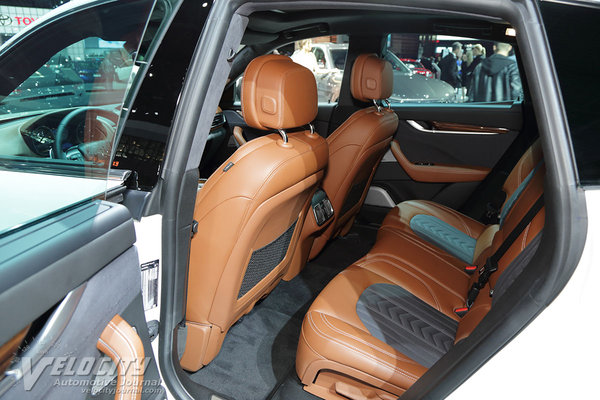 2017 Maserati Levante Interior