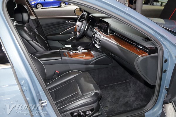 2019 Kia K900 Interior