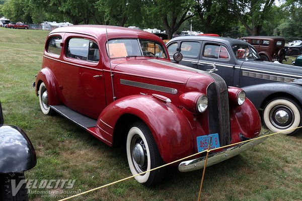 1935 Pontiac 2d sedan