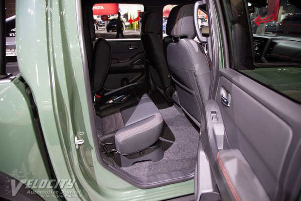 2022 Nissan Frontier Crew Cab Interior