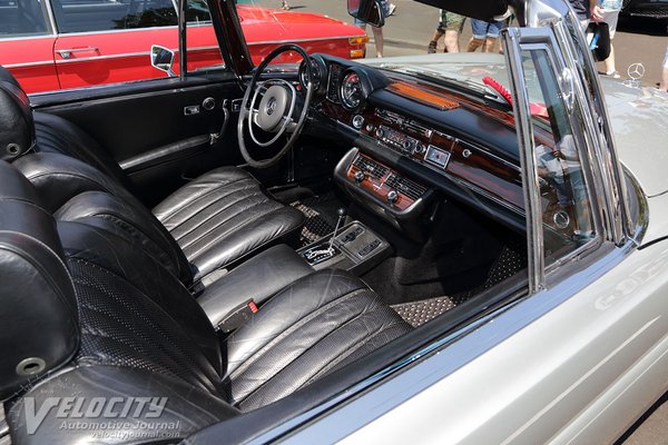 1971 Mercedes-Benz 280 SE cabriolet Interior