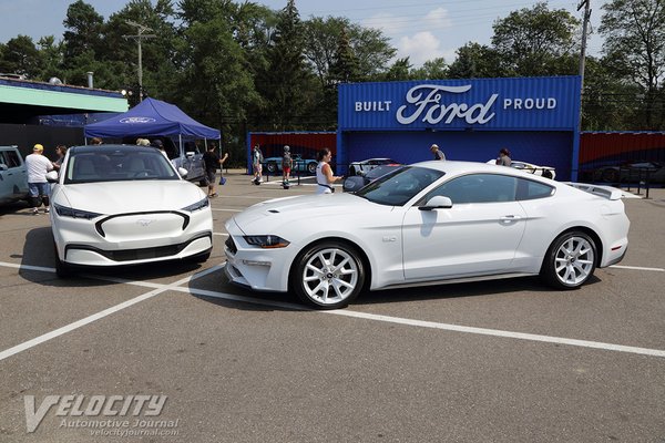 2022 Ford Mustang Ice White edition fastback