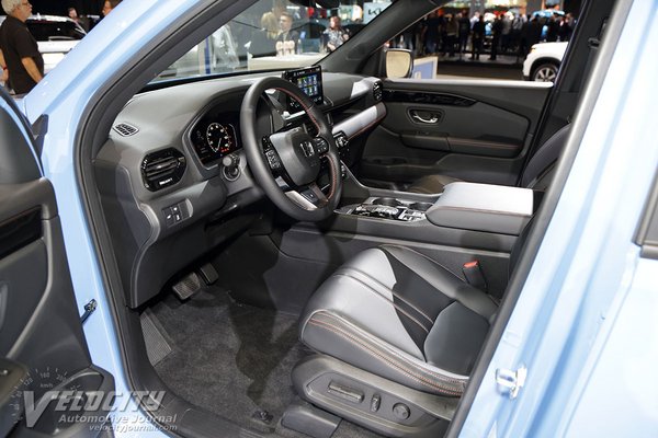 2023 Honda Pilot Trailsport Interior