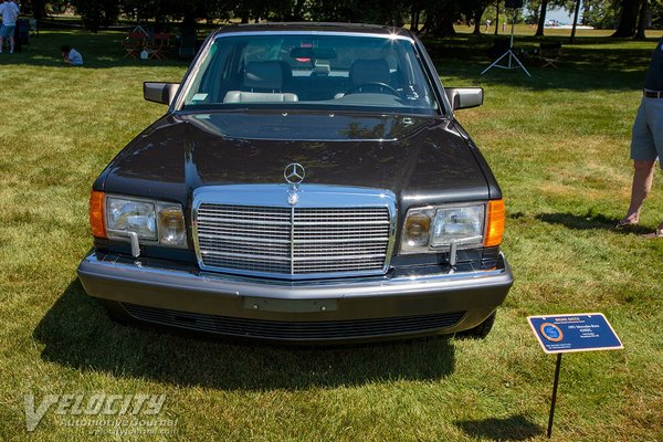 1991 Mercedes-Benz 420SEL 4d sedan