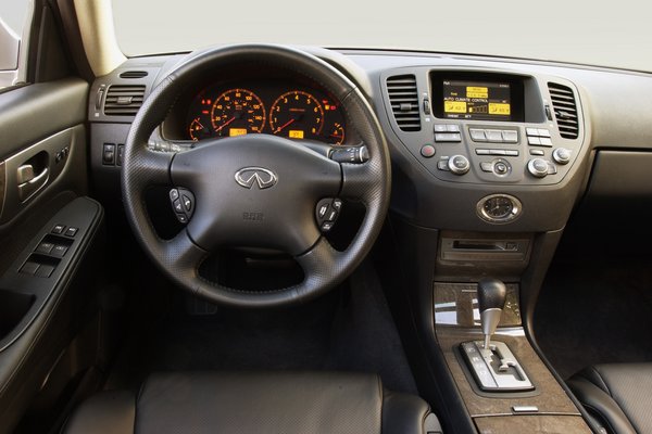 2003 Infiniti M45 Instrumentation