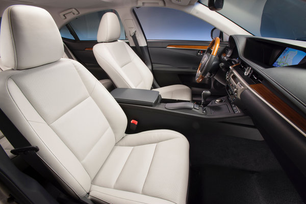 2013 Lexus ES 300h Interior