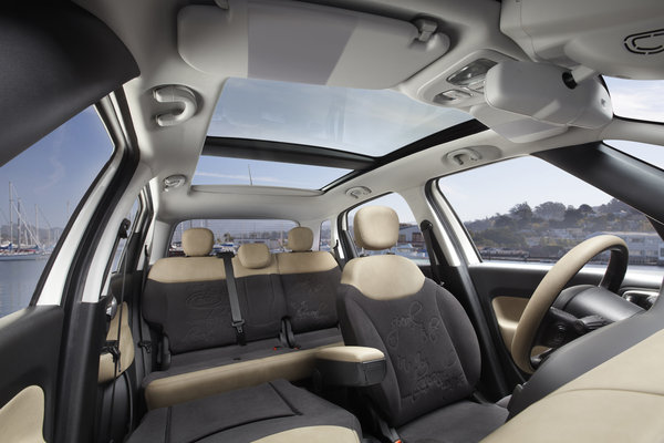 2014 Fiat 500 L Interior