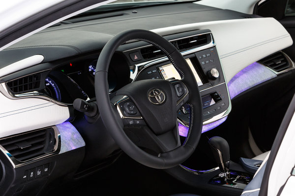 2012 Toyota Avalon HV Edition Instrumentation