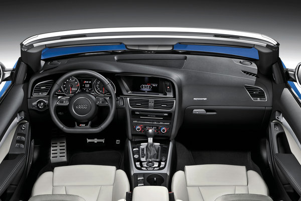 2013 Audi RS 5 Cabriolet Interior