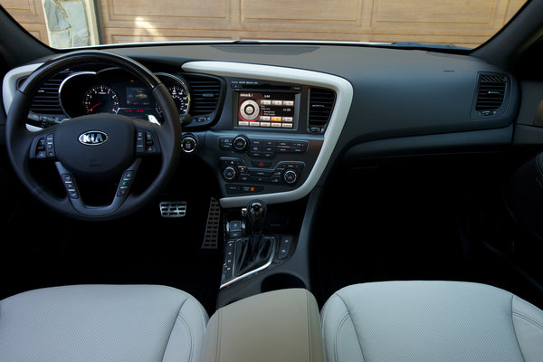 2013 Kia Optima SXL Instrumentation