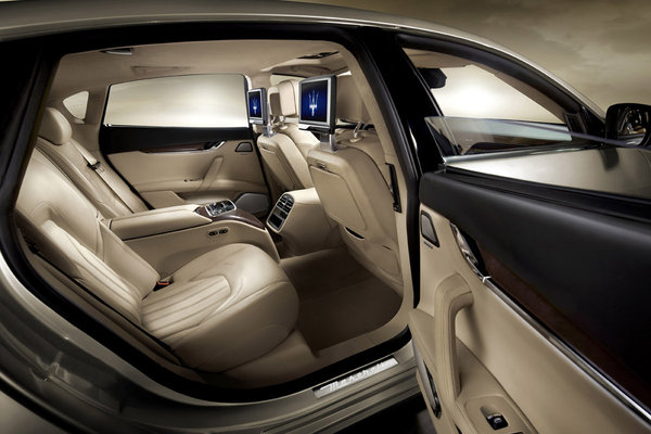 2014 Maserati Quattroporte Interior