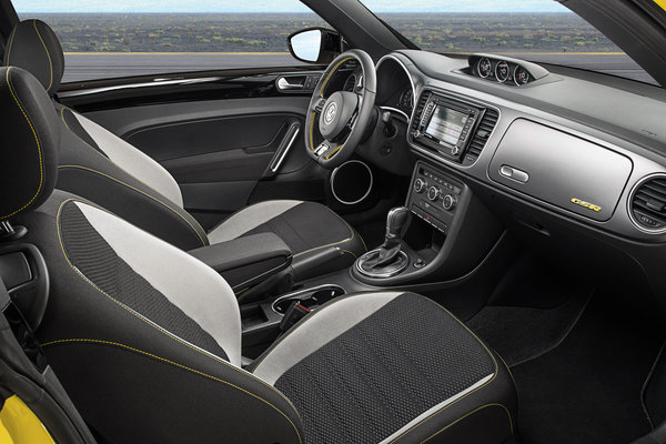 2014 Volkswagen Beetle GSR Interior