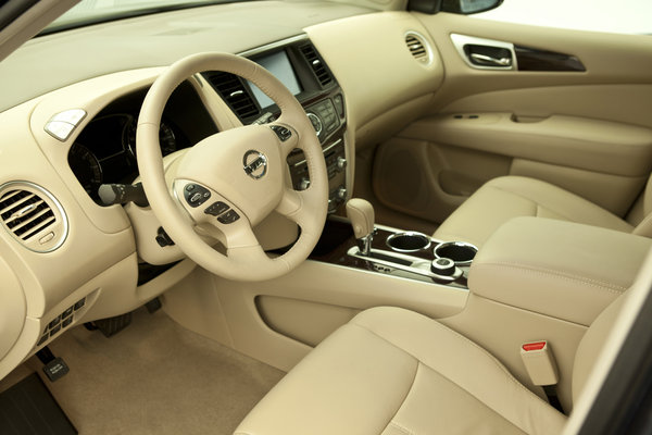 2014 Nissan Pathfinder Hybrid Interior