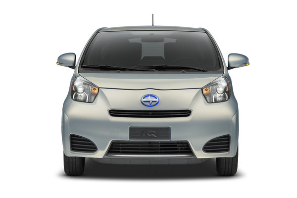 2014 Scion 10 Series iQ