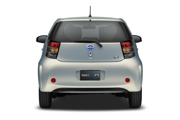 2014 Scion 10 Series iQ