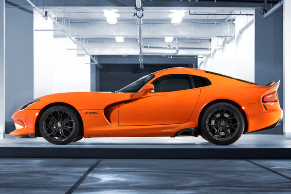 2014 SRT Viper TA Orange limited edition