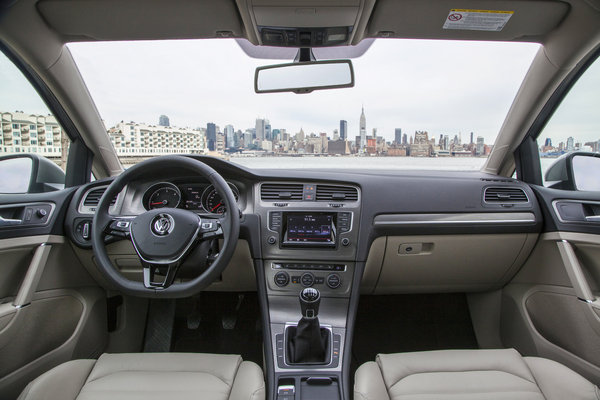 2015 Volkswagen Golf 5d Interior