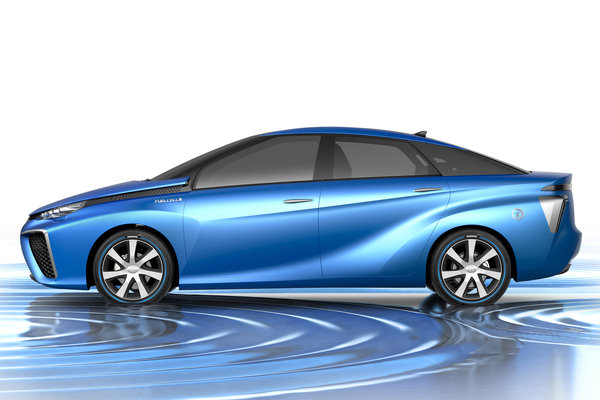 2013 Toyota FCV (Fuel Cell Vehicle)