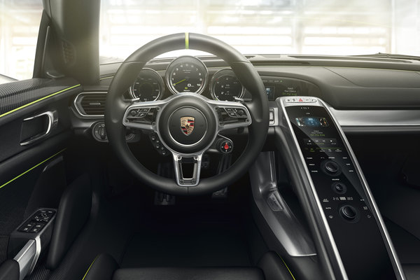 2015 Porsche 918 Spyder Interior