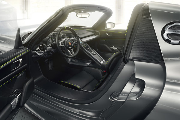 2015 Porsche 918 Spyder Interior