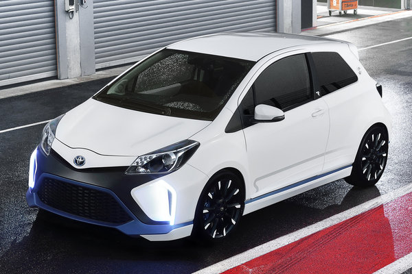 2013 Toyota Yaris Hybrid-R