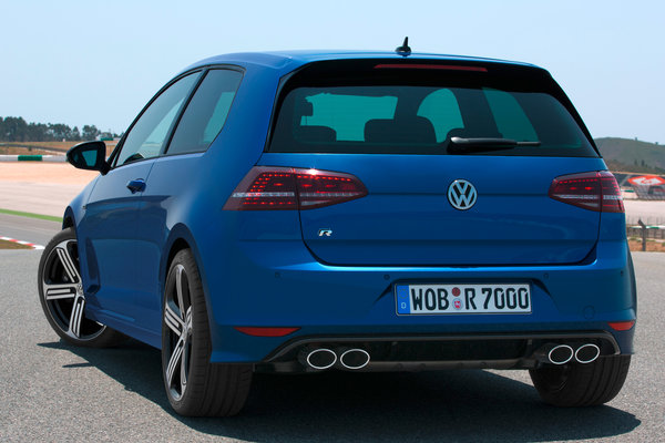 2014 Volkswagen Golf R 3d