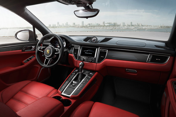 2014 Porsche Macan Interior