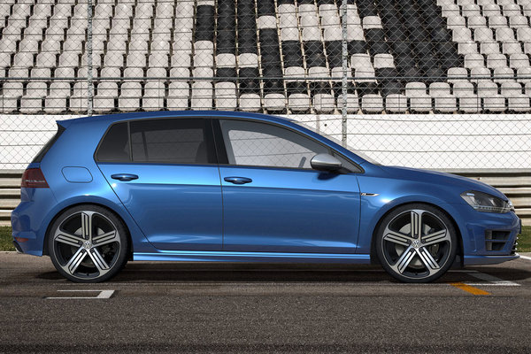 2015 Volkswagen Golf R 5d