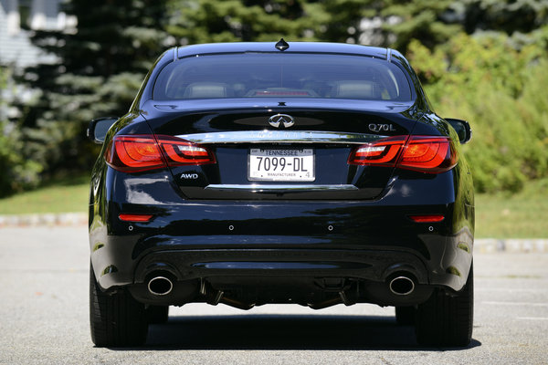 2015 Infiniti Q70 L