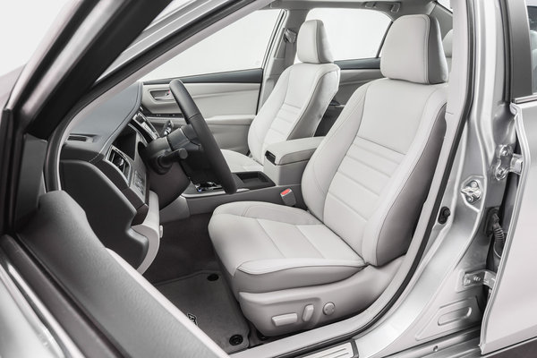 2015 Toyota Camry XLE Interior