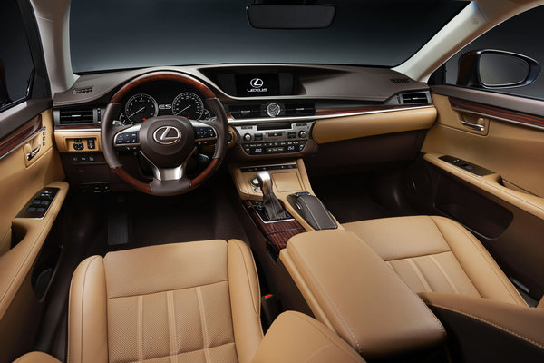 2016 Lexus ES Interior