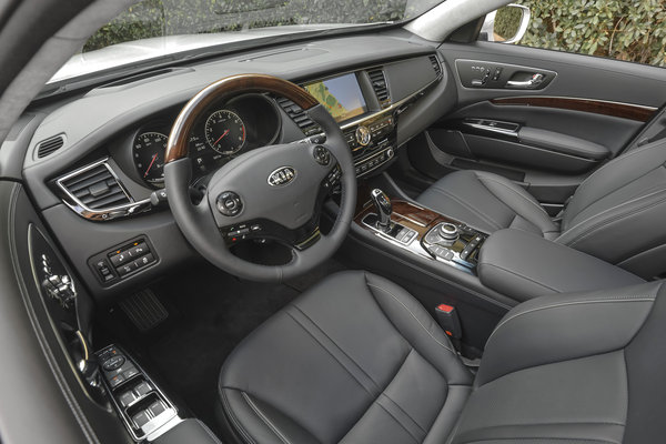 2016 Kia K900 Interior