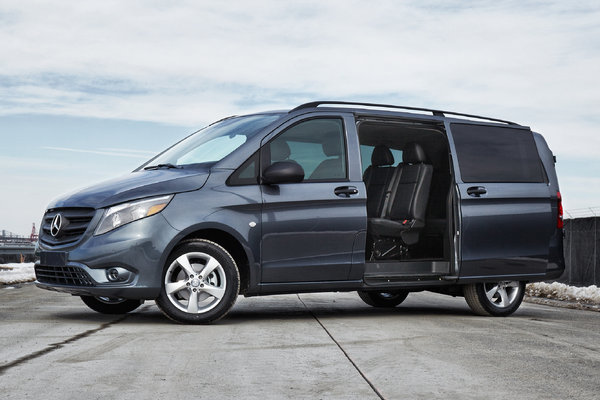 2016 Mercedes-Benz Metris passenger van