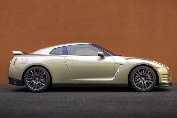 2016 Nissan GT-R 45th Anniversary Gold Edition