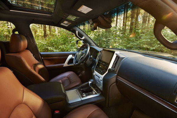 2016 Toyota Land Cruiser Interior