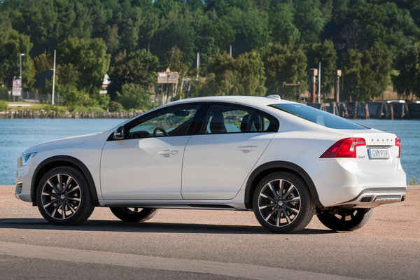 2016 Volvo S60 Cross Country