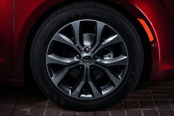 2017 Chrysler Pacifica Wheel