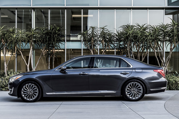 2017 Genesis G90