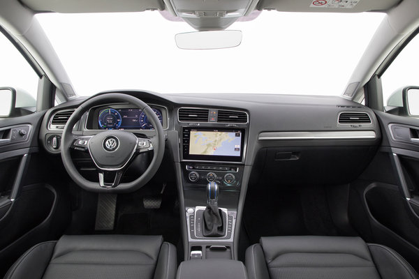 2017 Volkswagen Golf e-Golf Interior