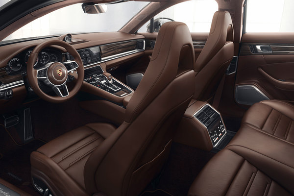 2018 Porsche Panamera Sport Turismo Turbo Interior